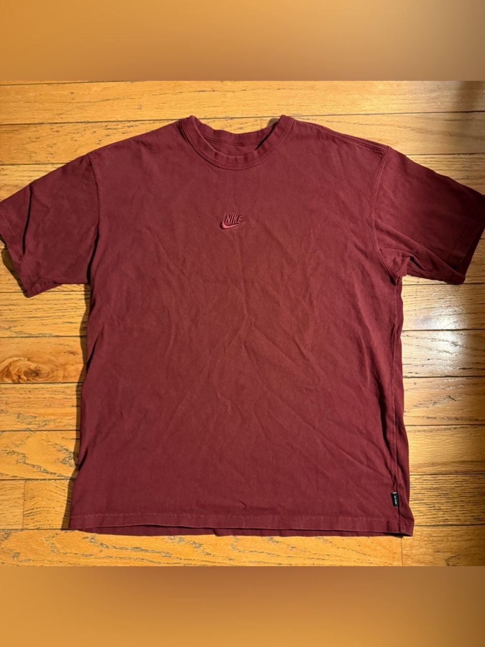 Nike Men's M Burgundy loose fit Crewneck T-Shirt with Embroidered center Logo